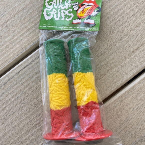 COPY - S&M GANJA RASTA GRIPS GREEN BMX BIKE GRIP REVENGE ODYSSEY CULT PRIMO GT … - Picture 3 of 4